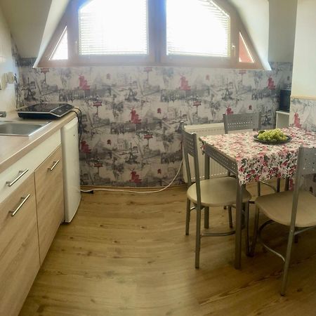 Aranylo Apartmanhaz ไฮจ์ดุสโซบอสโล ภายนอก รูปภาพ