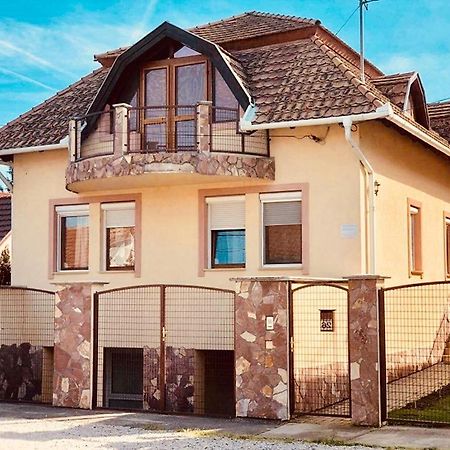 Aranylo Apartmanhaz ไฮจ์ดุสโซบอสโล ภายนอก รูปภาพ
